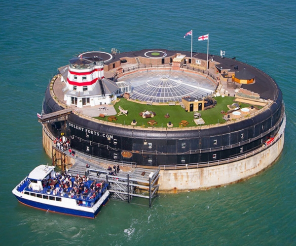 İnsansız Kale, Solent, Britanya